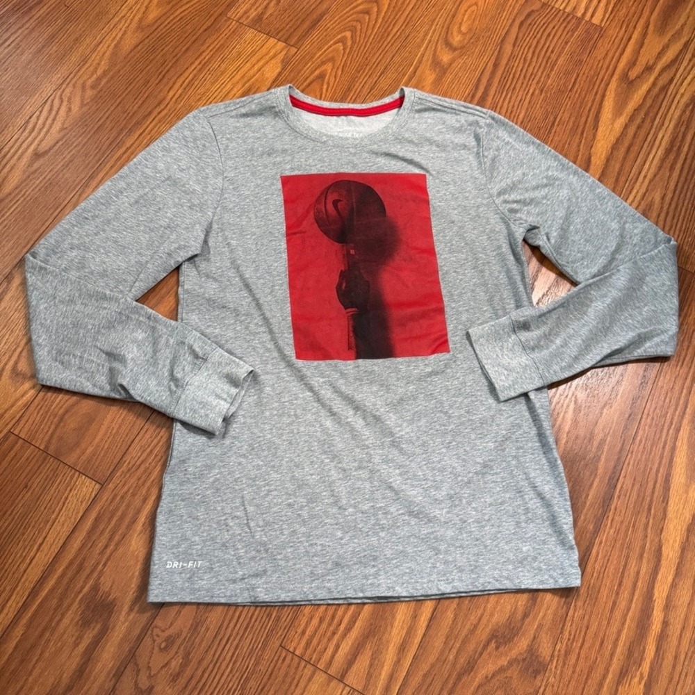 Nike Dri-FIT Basketball Graphic Long Sleeve Tee Gray Red AJ2781-063 Mens Small
